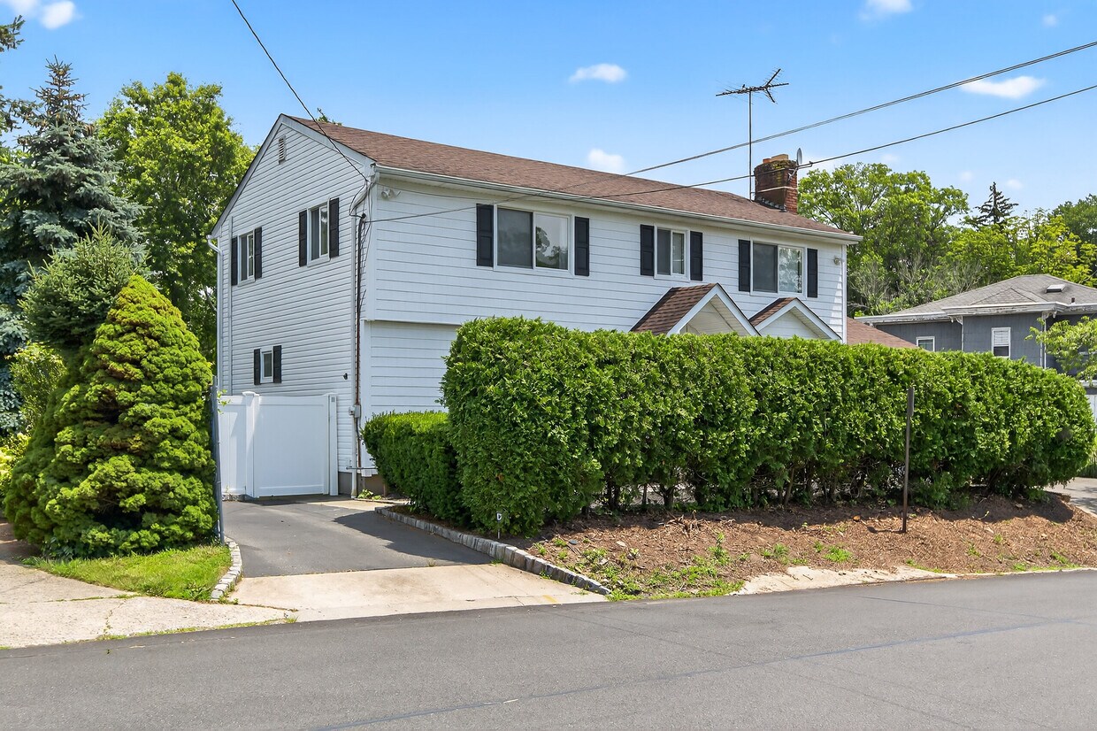 Photo - 10 Franklin Ave (Glen Cove, NY)