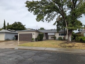 Building Photo - 1715 Fordham Ave