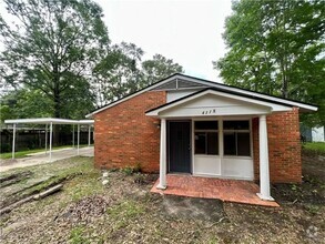 Building Photo - 4118 Seabreeze Rd N
