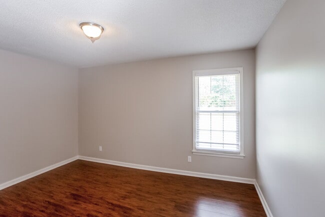 Building Photo - 4378 Bunker Hill Dr