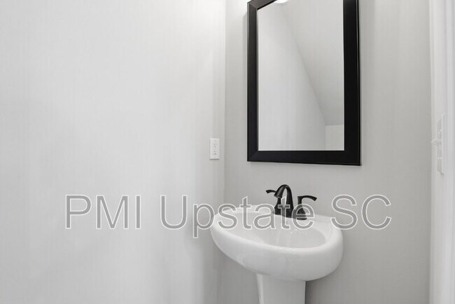 Building Photo - 107 Virginia Ave