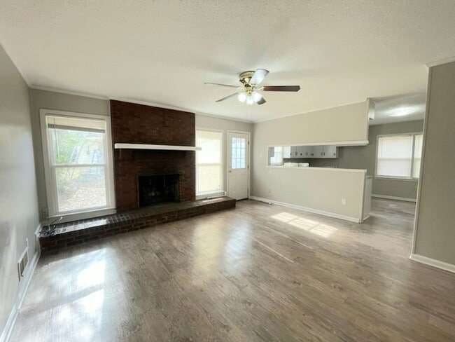 Photo - Colonial Hills' adorable home!