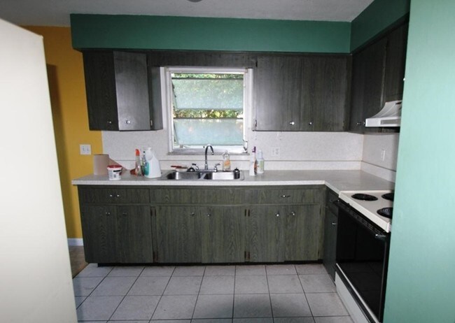 Building Photo - 329 Albert St