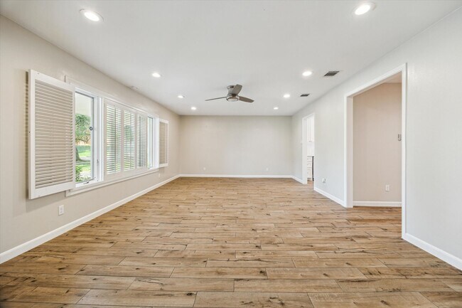 Foto del edificio - 5118 Indigo St