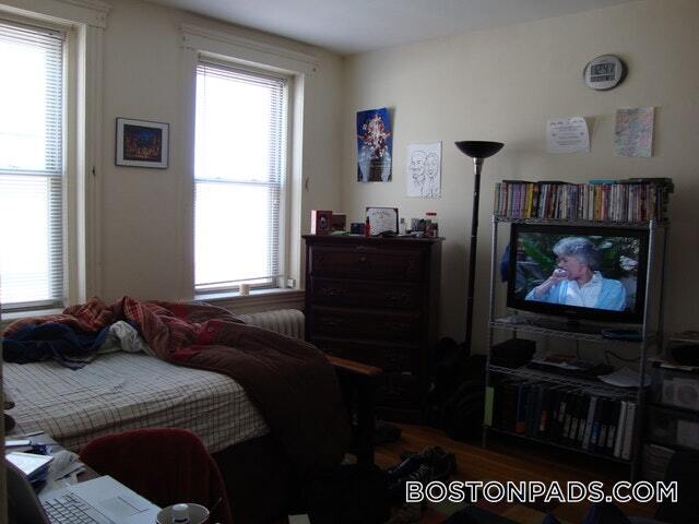 Primary Photo - 1203 Boylston St