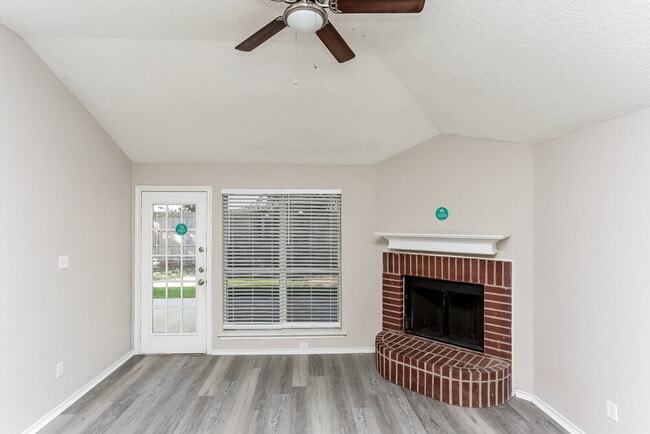 Foto del edificio - 6841 Prairie Hill Rd N