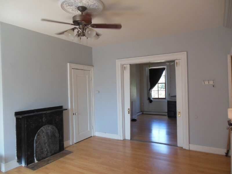 Primary Photo - 835 Hollins St