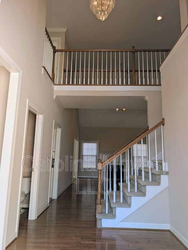 Foto del edificio - 33 Meadow Springs Ln