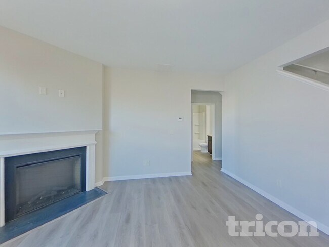 Foto del edificio - 438 Lake Ridge Ln