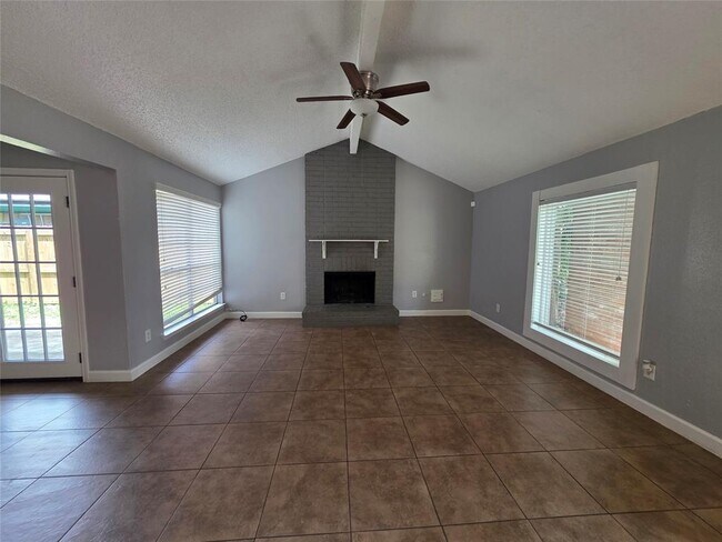 Foto del edificio - 1115 Rock Canyon Dr