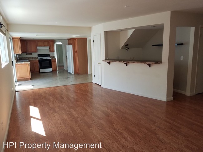 Building Photo - 6087 Dinah Ct