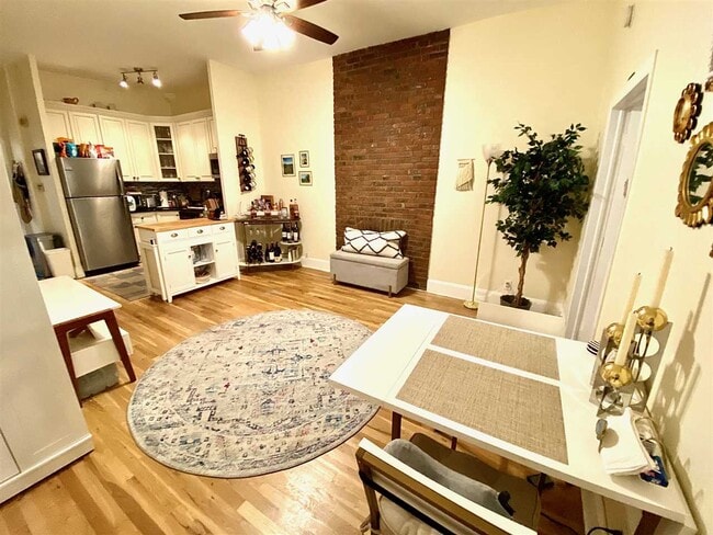 Building Photo - 169 Grand St