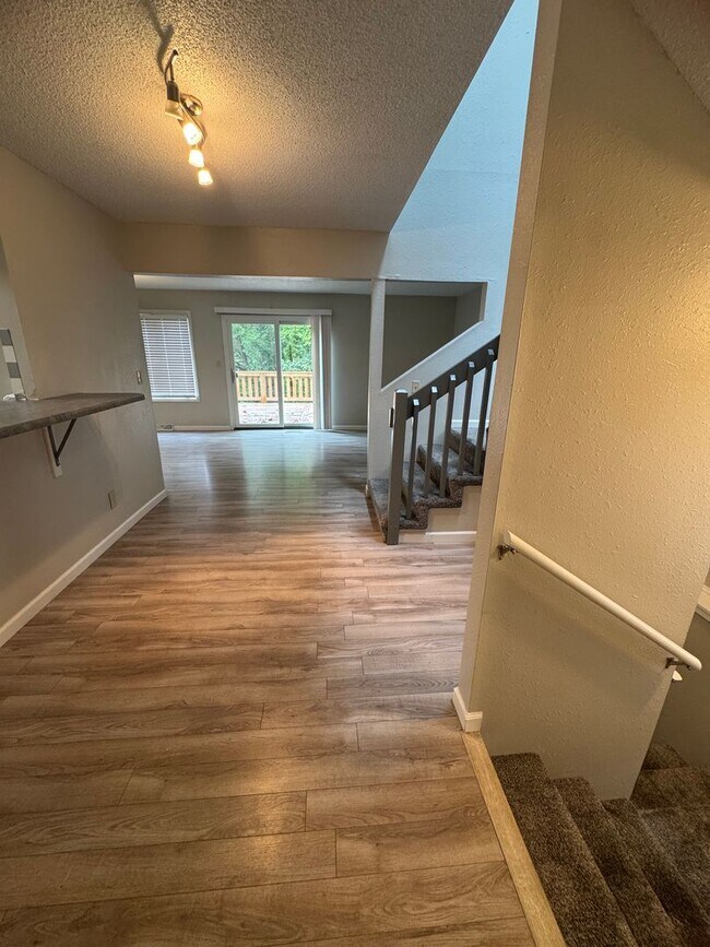 Foto del edificio - 4 bed 3.5 bath duplex