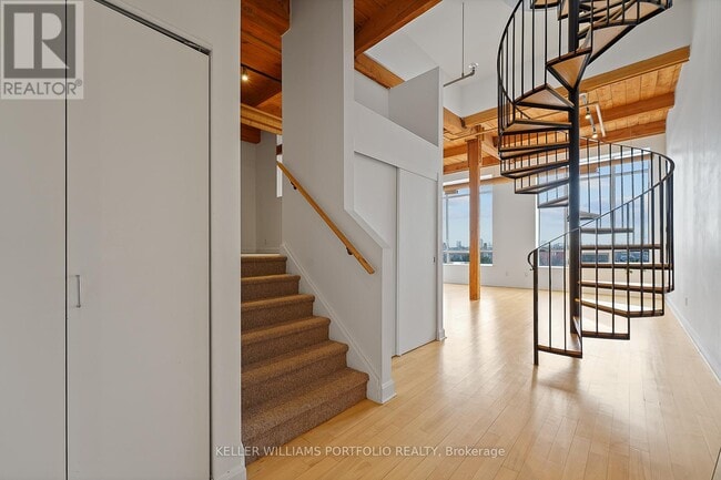 Building Photo - 993 Queen St W