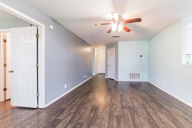 Building Photo - 3005 Tyler Ln