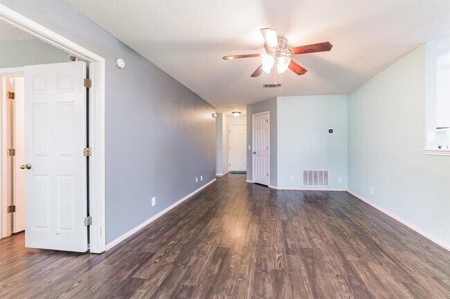 Foto del edificio - 3005 Tyler Ln