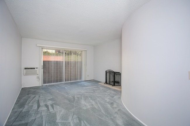 Building Photo - 427 W Duarte Rd
