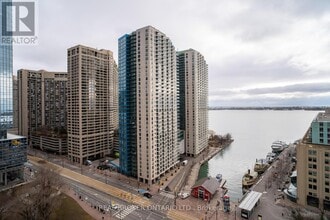 Building Photo - 8 York St