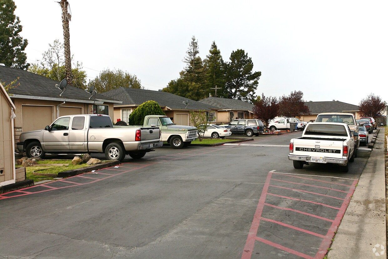 Building Photo - 1777 Petaluma Hill Rd