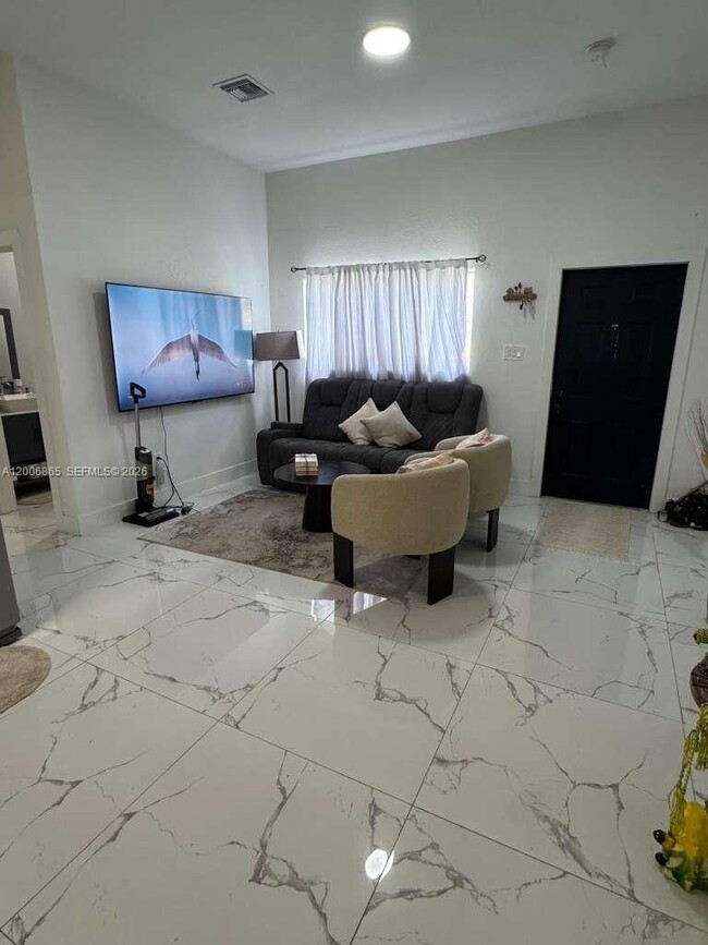 Foto del edificio - 25 NW 193rd St