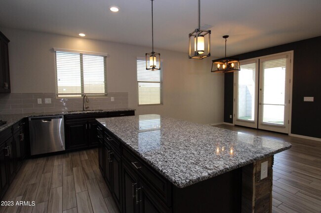 Foto del edificio - 32618 N 50th St