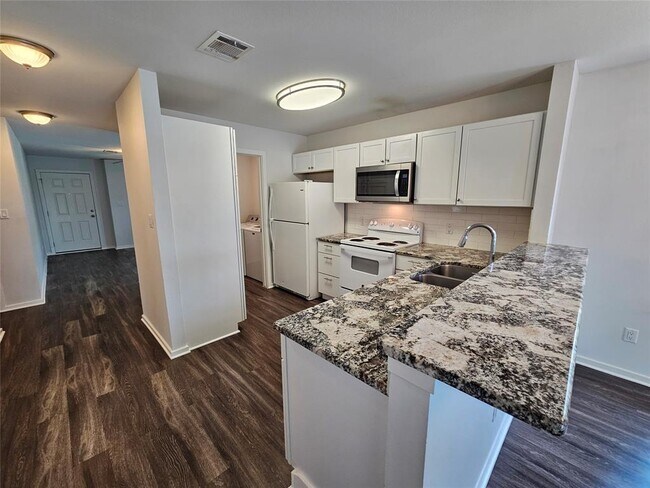 Foto del edificio - 16721 Hamilton Point Cir