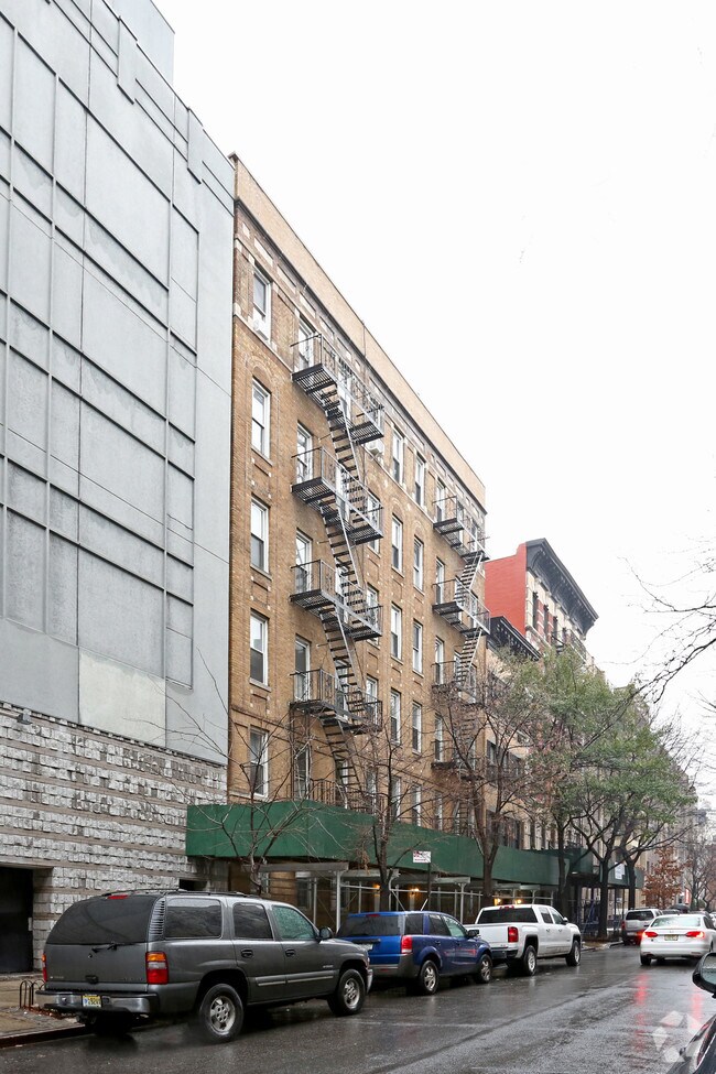 Foto principal - 261 W 22nd St