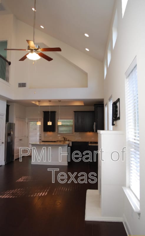 Building Photo - 7709 Menchaca Rd