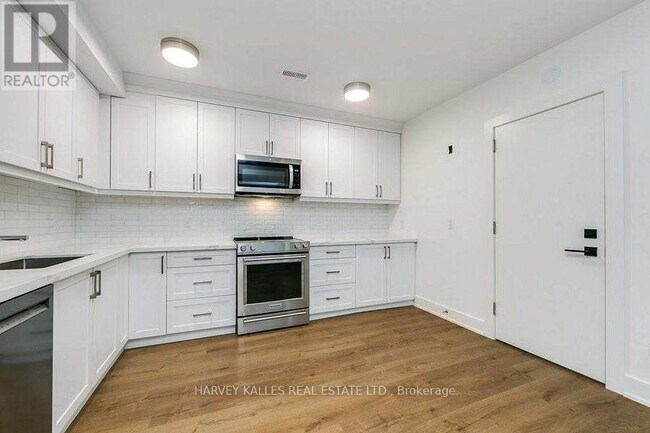 Building Photo - 471 Oriole Pkwy