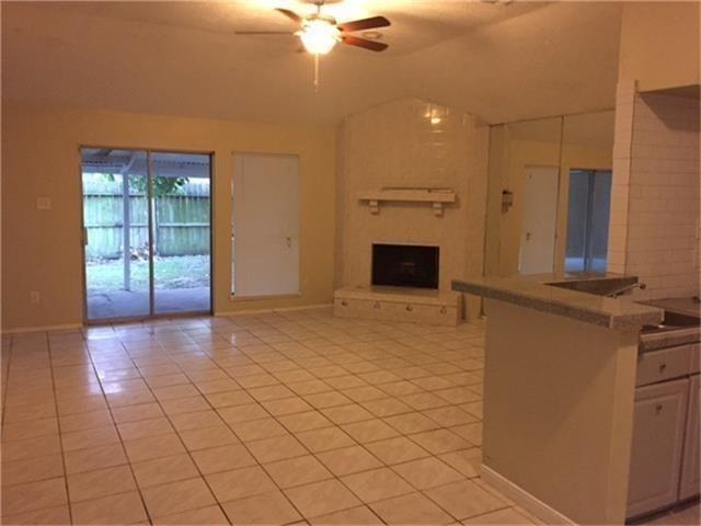 Foto del edificio - 8219 Sandy Glen Ln