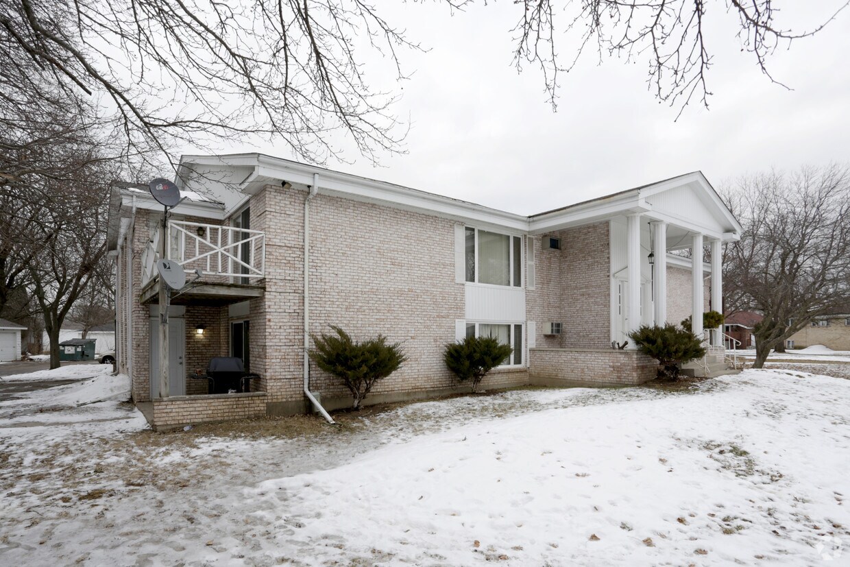Building Photo - 4520 Governors Dr