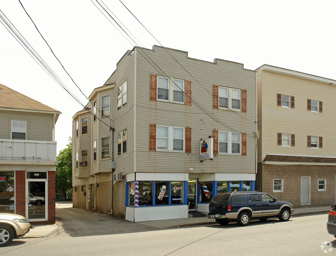 Foto principal - 64-66 W Hollis St