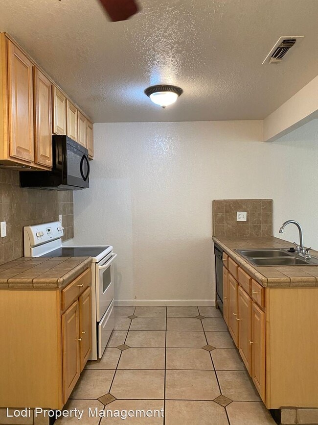Building Photo - 2 br, 1 bath House - 2524 Winchester St #7