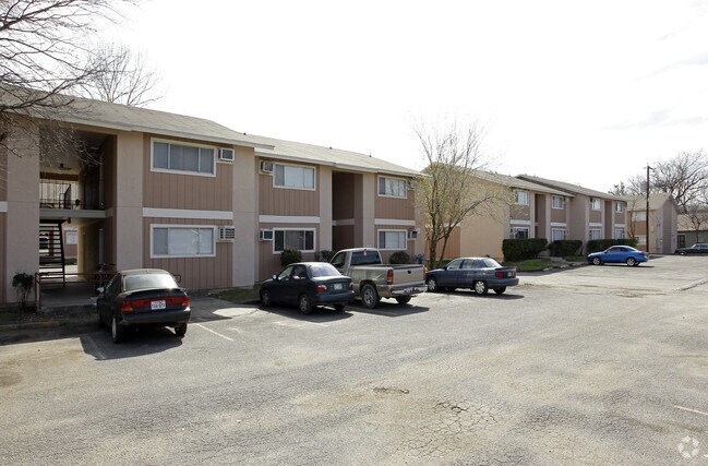 Building Photo - Robin's Nest Apartments