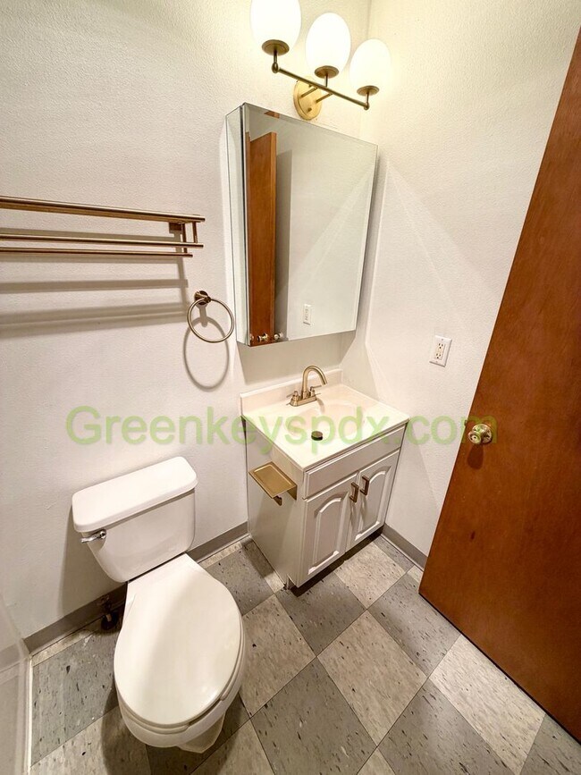 Foto del edificio - Muliti-level 2 Bedroom 2 Bath Townhouse in St.Johns