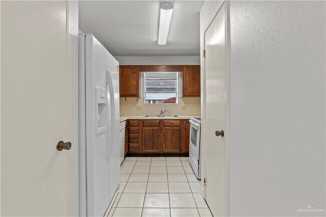 Building Photo - 200 E Yuma Ave
