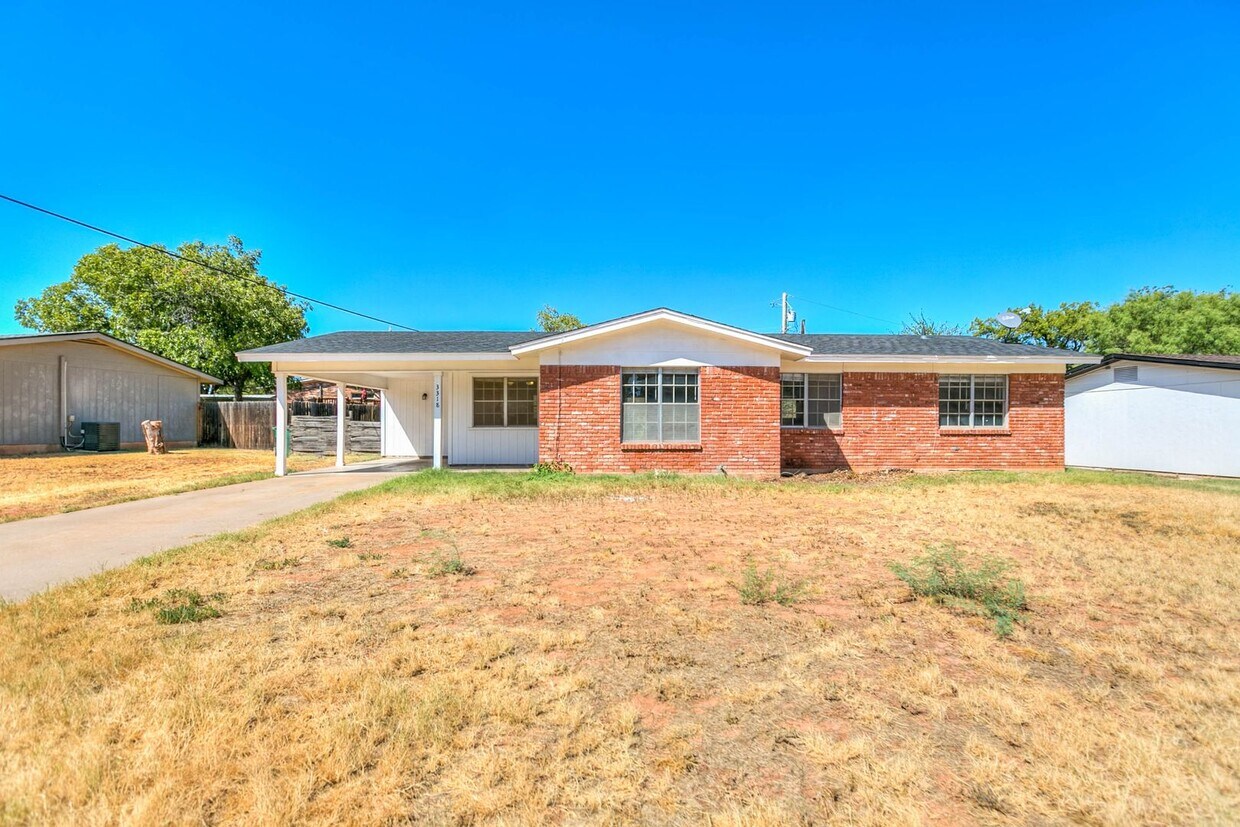 Primary Photo - PAY NO SECURITY DEPOSIT! 3-bedroom 2 bath ...