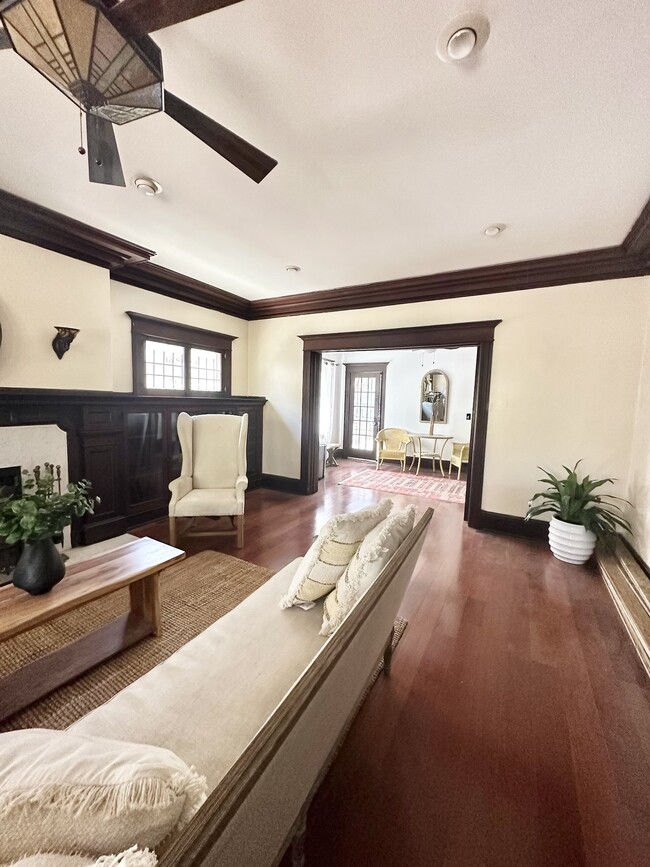 Foto del edificio - 1753 Winona Blvd