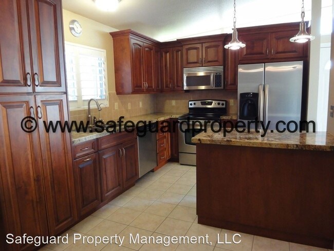 Building Photo - 4 br, 2 bath House - 810 E. Enchanted Drive