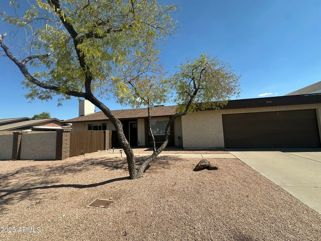 Primary Photo - 8691 E Latham St