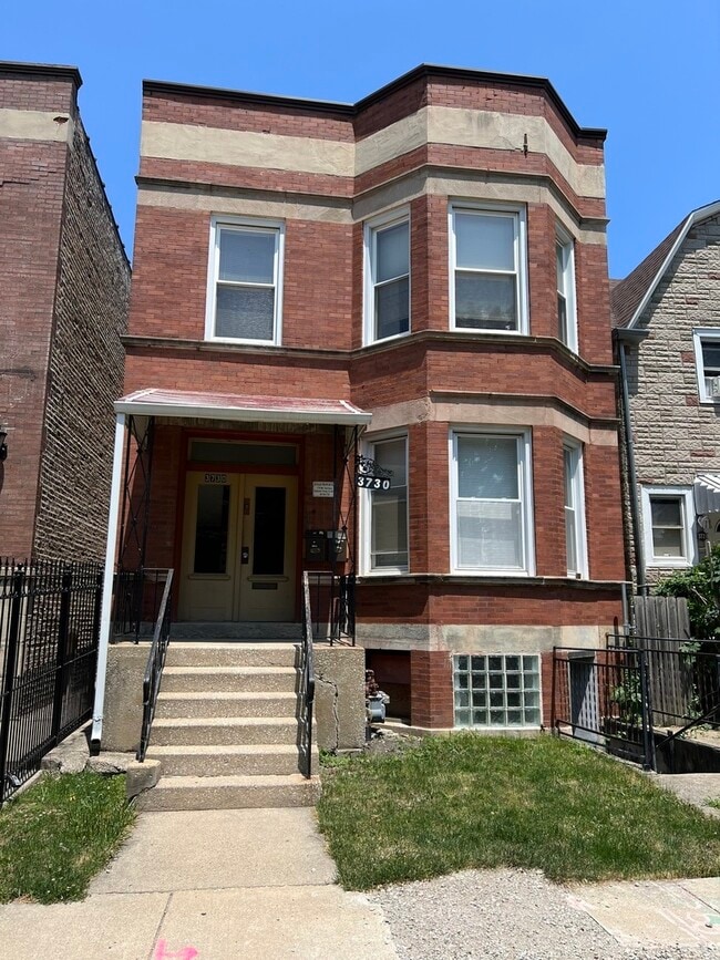 Building Photo - 3730 W Dickens Ave