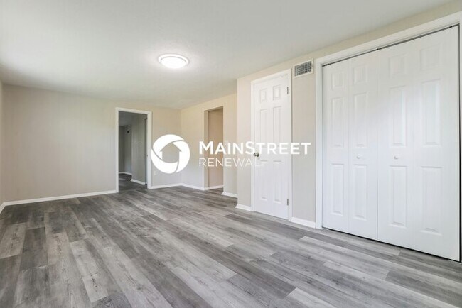 Building Photo - 3 Bedroom Pet-Friendly Home in Sarasota, FL with Main Street Renewal