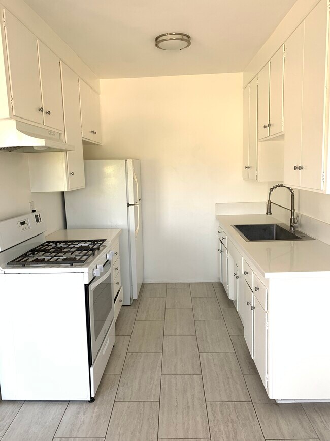 Foto del edificio - 3272 Atwater Ave