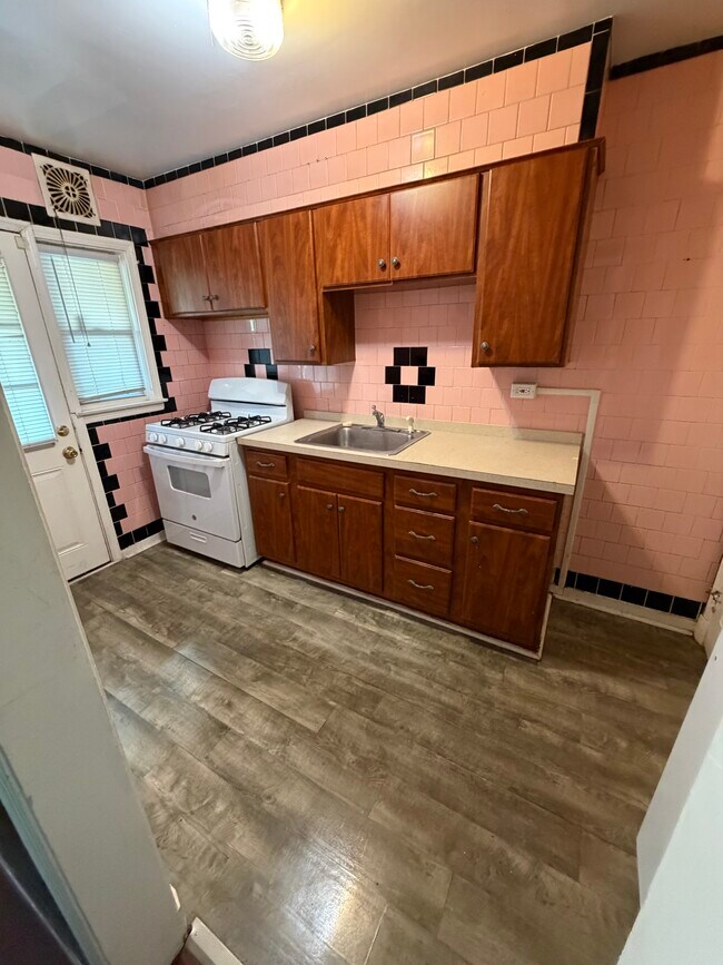 Foto del edificio - 7926 Kavanagh Rd