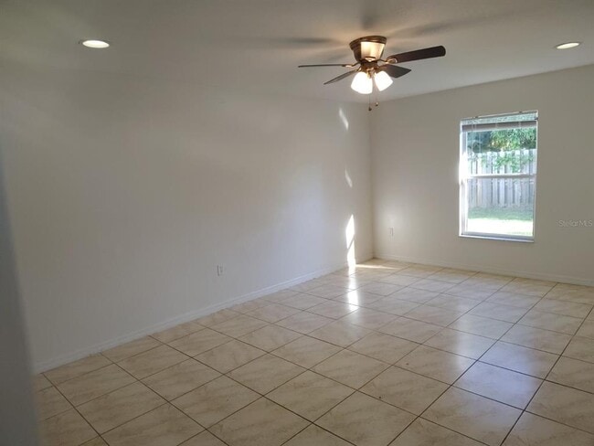 Foto del edificio - 141 Inconnu Ct