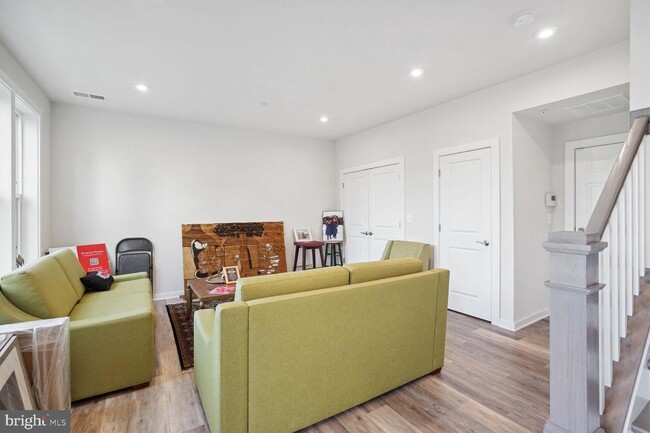 Building Photo - 8154 Varick Pl