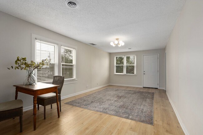 Foto del edificio - 4437 N Jackson Ave
