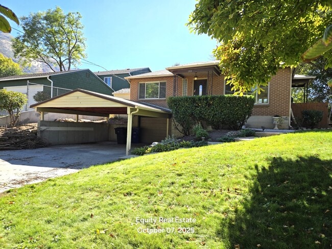 Building Photo - 2576 E Wren Rd