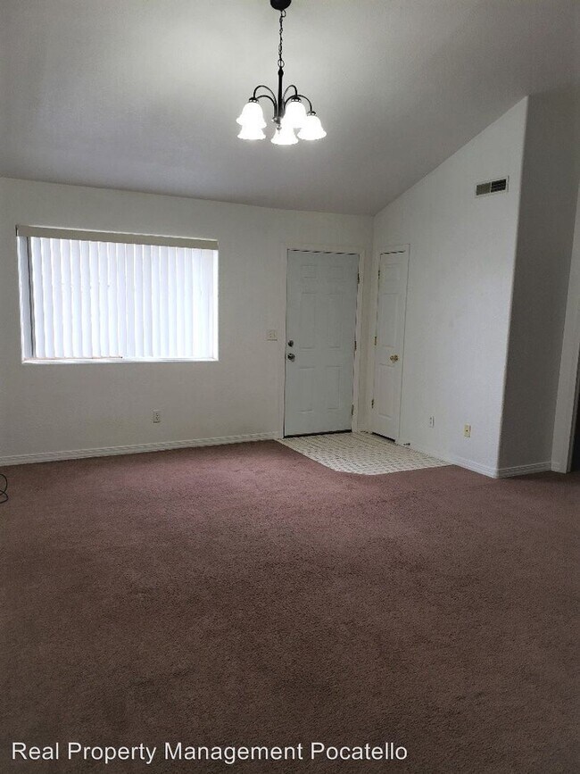 Building Photo - 925 Roper St