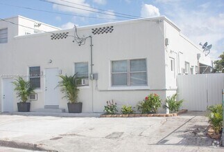 Building Photo - 1827 NW Flagler Terrace